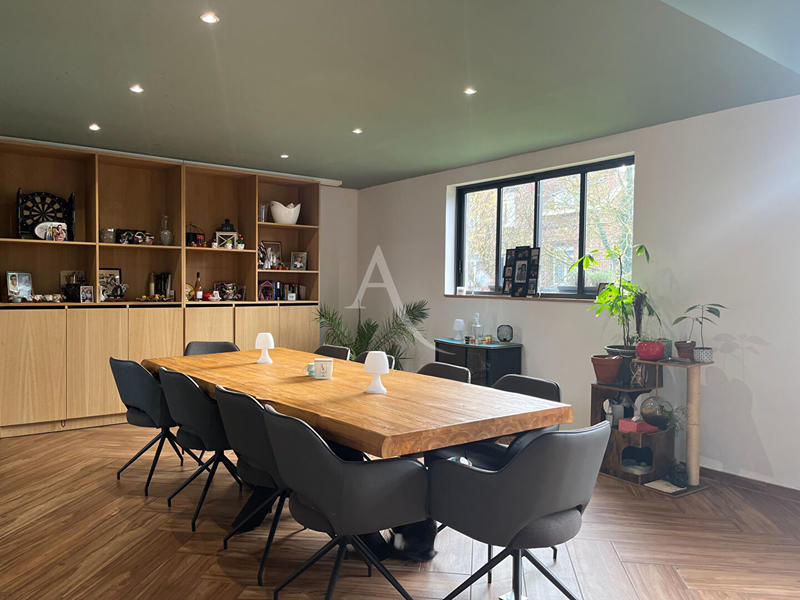 Maison - 236 m² - 8 pièces