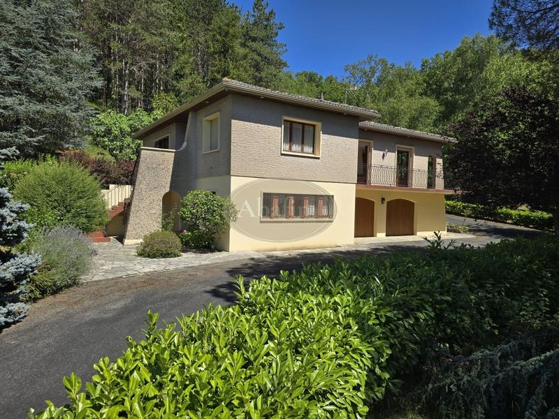 Maison - 156 m² - 7 pièces