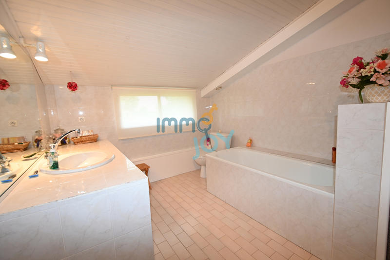 Maison - 245 m² - 7 pièces