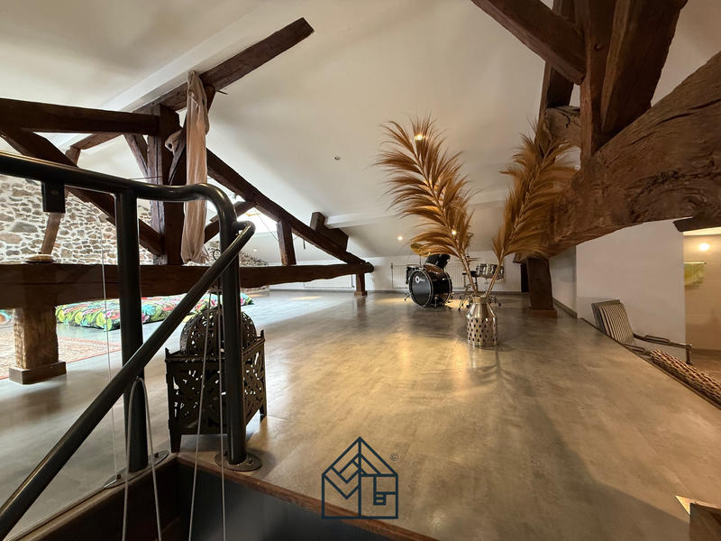 Maison - 400 m² - 7 pièces