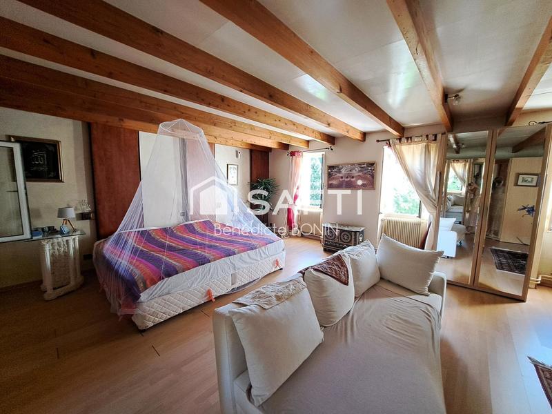 Maison - 220 m² - 5 pièces