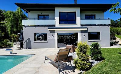 Maison - 202 m² - 7 pièces