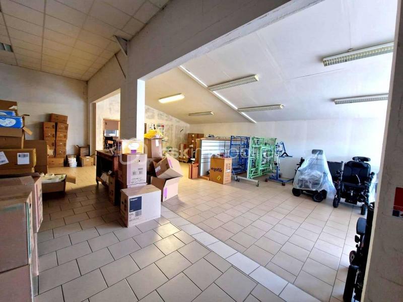 Local commercial - 780 m² - 15 pièces