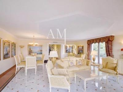 Appartement villa - 360 m² - 7 pièces