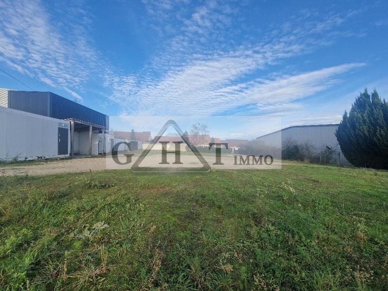 Terrain industriel - 1 700 m²