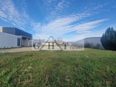 Terrain industriel - 1 700 m²