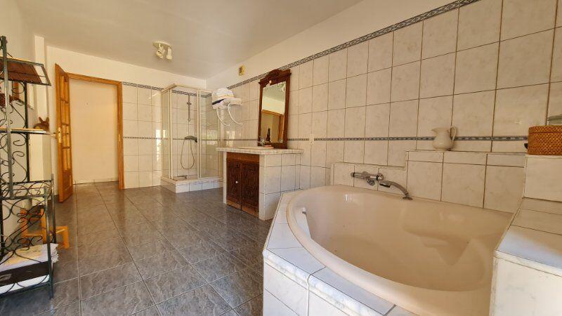 Maison - 389 m² - 10 pièces