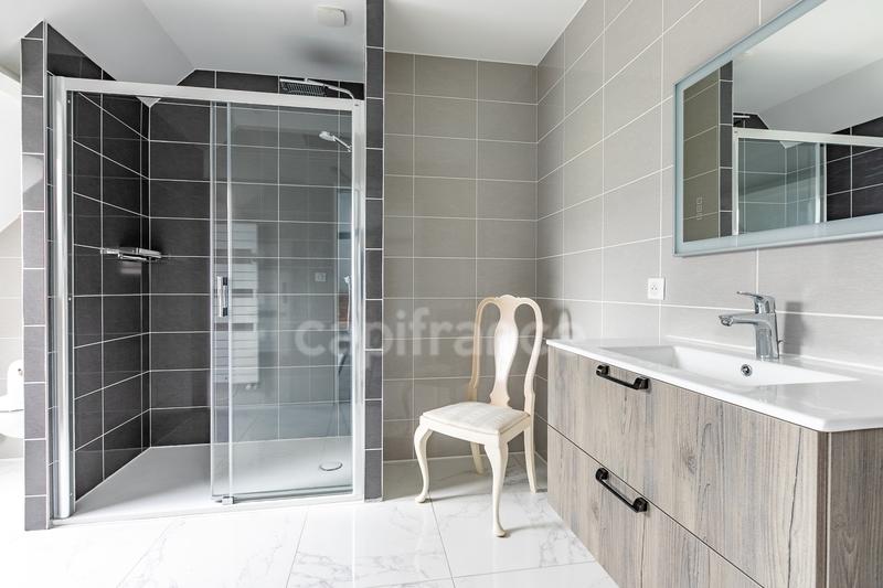 Maison - 260 m² - 8 pièces