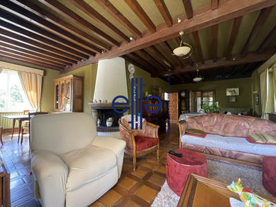 Maison - 244 m² - 10 pièces