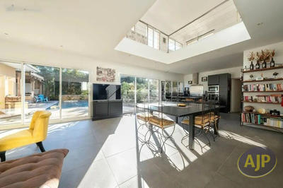 Maison - 184 m² - 6 pièces