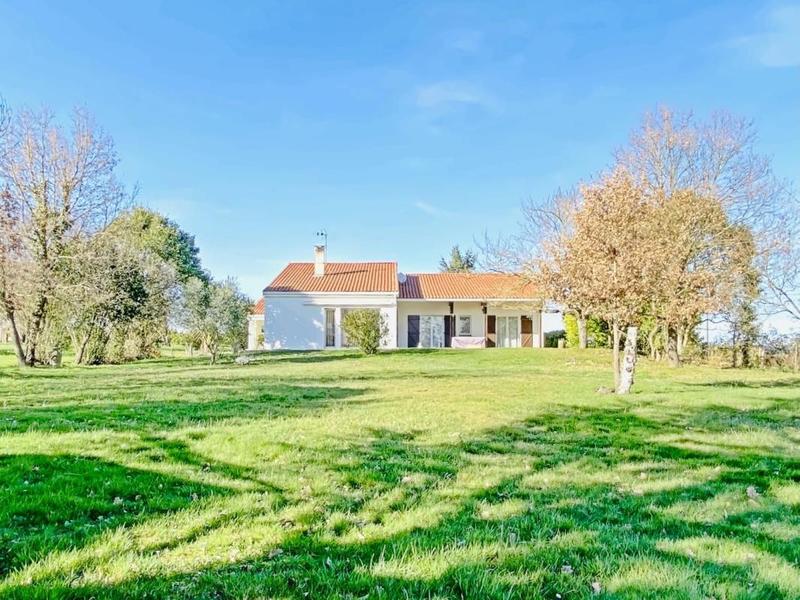 Maison - 230 m² - 8 pièces