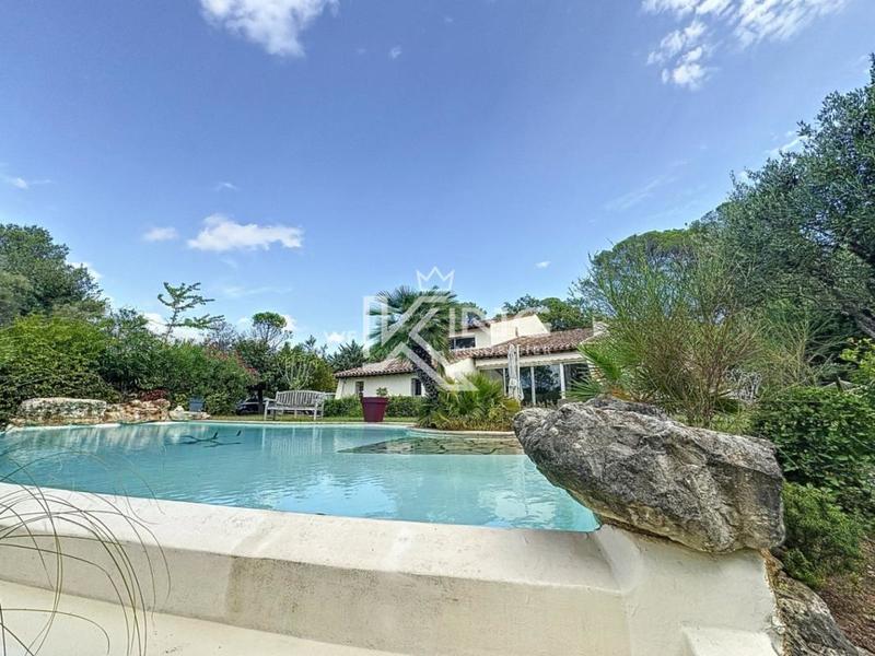 Villa - 205 m² - 6 pièces