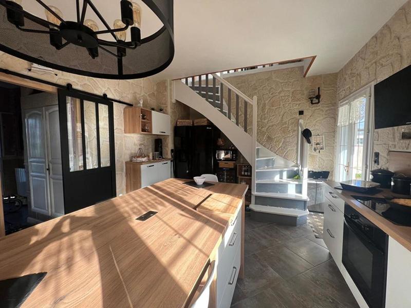 Maison - 185 m² - 8 pièces