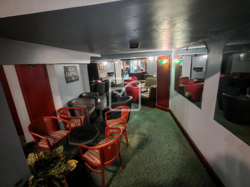 Maison - 400 m² - 3 pièces