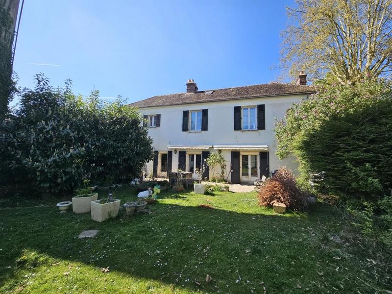 Maison - 243 m² - 9 pièces