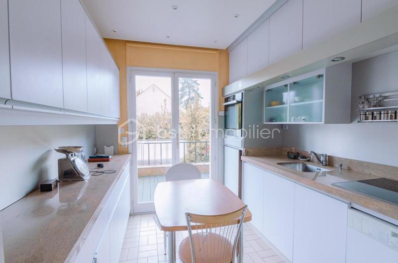 Maison traditionnelle - 222 m² - 6 pièces