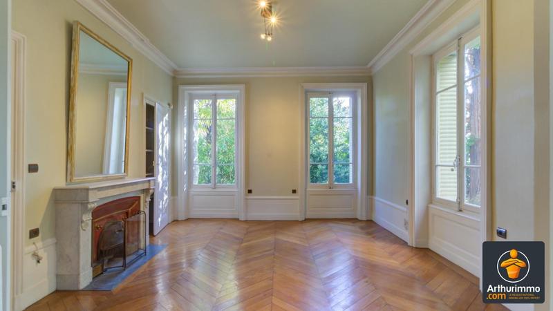 Maison - 180 m² - 9 pièces