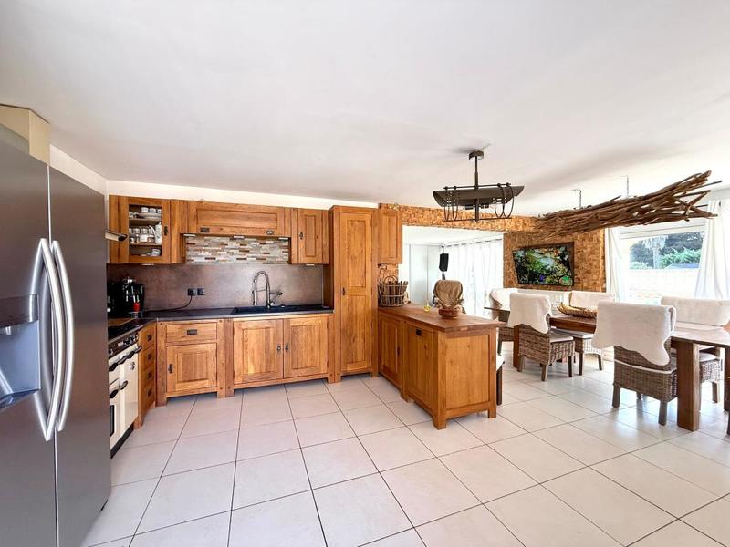 Maison - 200 m² - 5 pièces