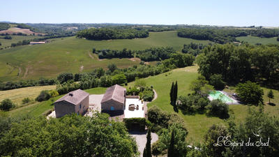 Maison - 325 m² - 16 pièces