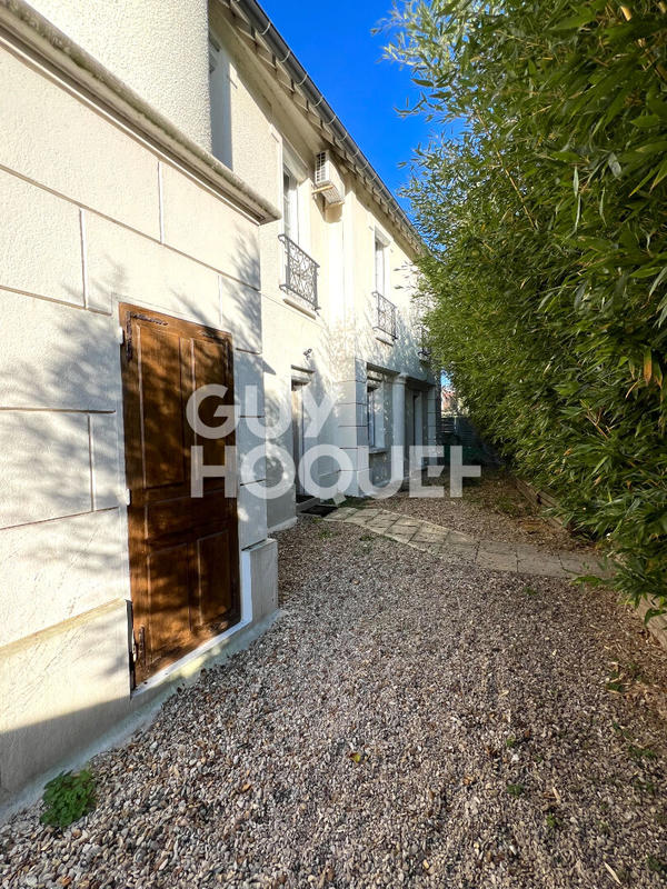 Maison - 202 m² - 9 pièces