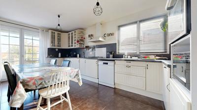 Maison - 92 m² - 5 pièces