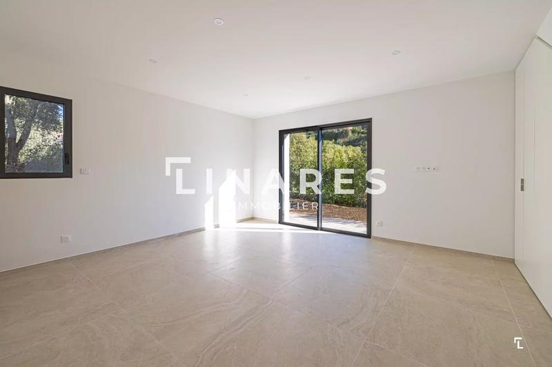 Maison - 234 m² - 7 pièces