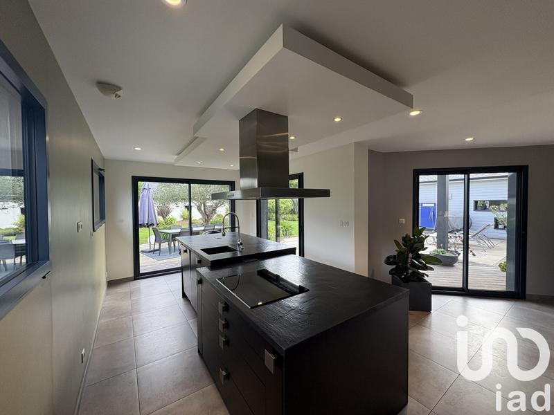 Maison - 232 m² - 7 pièces