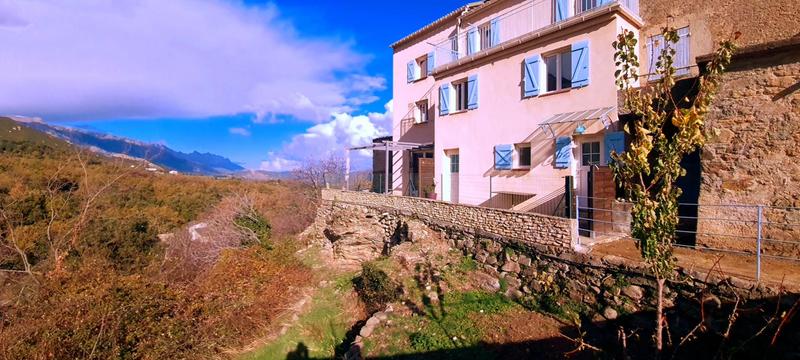 Maison - 144 m² - 8 pièces