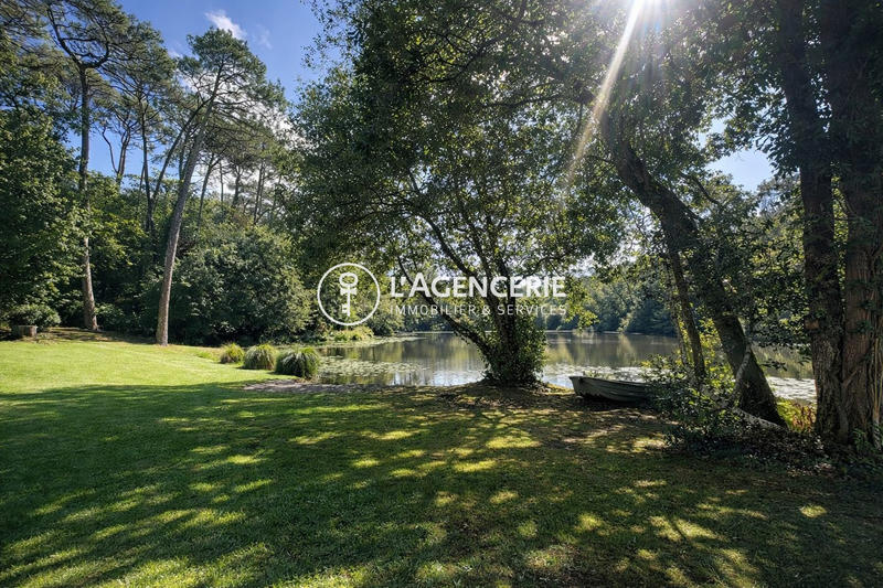 Maison - 411 m² - 10 pièces