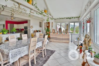 Maison - 192 m² - 8 pièces