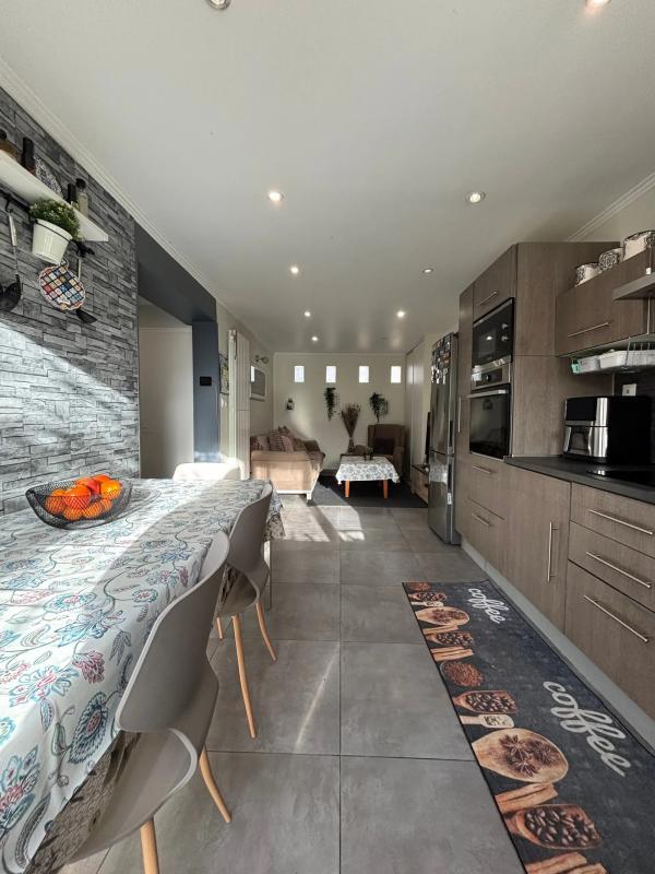 Maison - 140 m² - 6 pièces