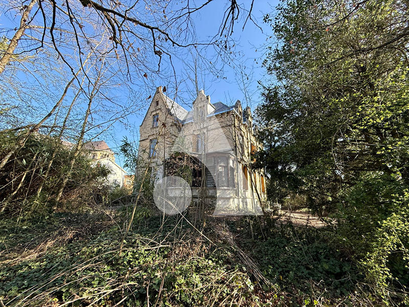 Demeure - 264 m² - 12 pièces