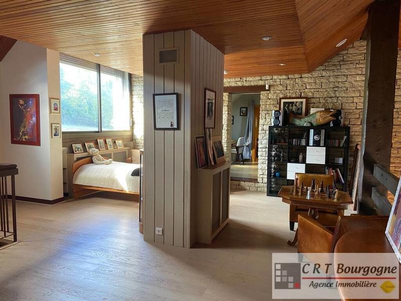 Maison - 374 m² - 9 pièces