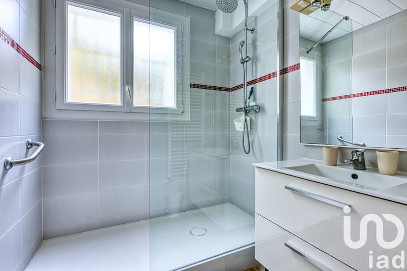 Maison - 195 m² - 12 pièces