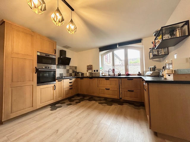 Maison - 198 m² - 7 pièces