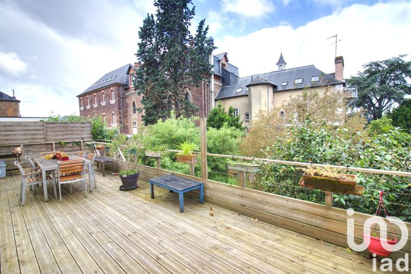 Maison - 241 m² - 12 pièces