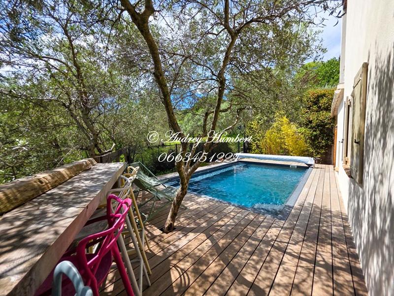 Maison - 156 m² - 8 pièces