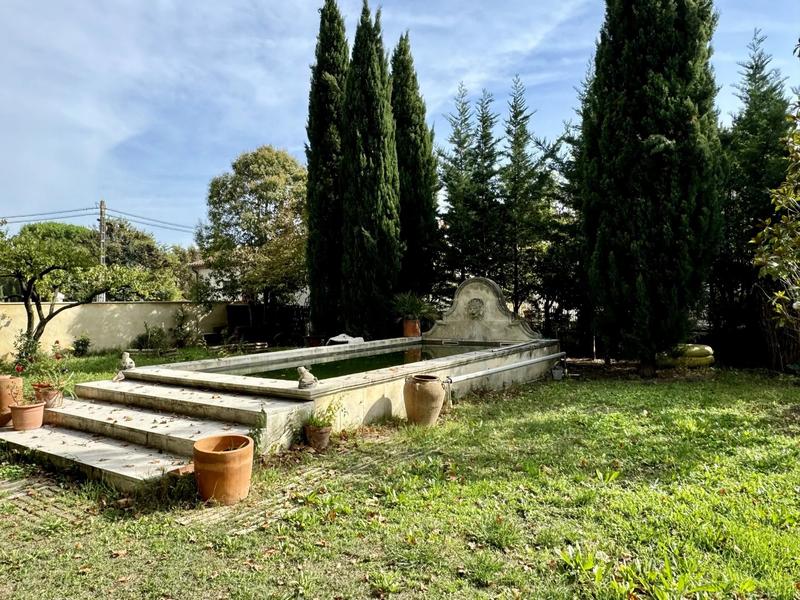 Maison - 325 m² - 13 pièces