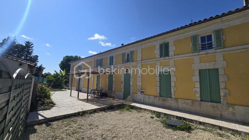 Maison - 400 m² - 16 pièces