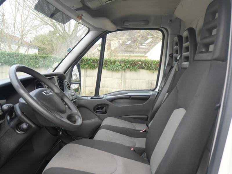 Iveco 35c13 Daily 2.3 127 Ch 8 Cv