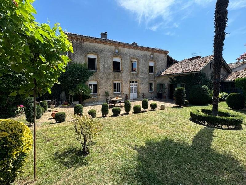 Maison ancienne - 265 m² - 8 pièces