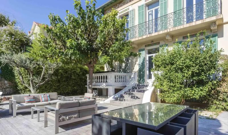 Villa - 200 m² - 10 pièces