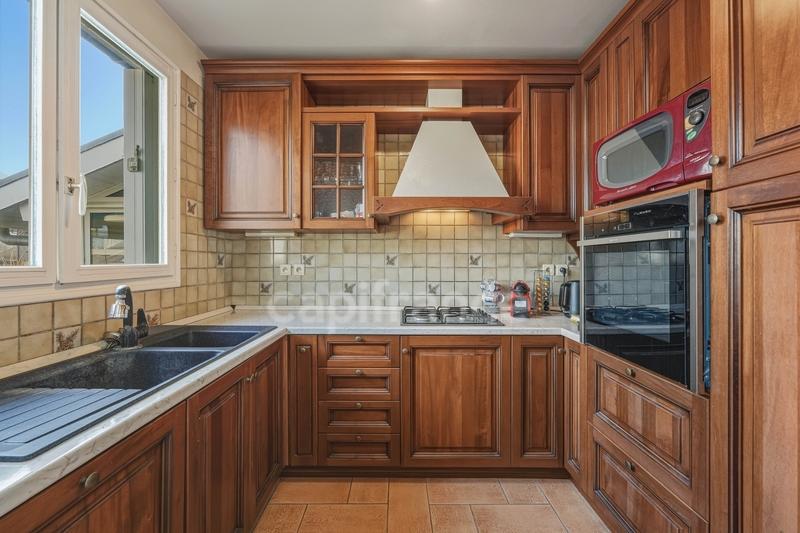 Maison - 230 m² - 6 pièces