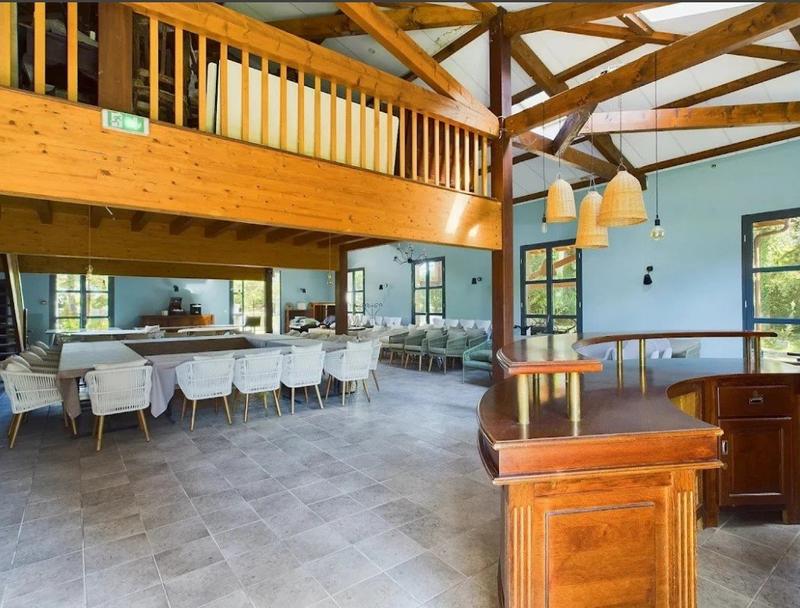 Château - 1 840 m² - 36 pièces