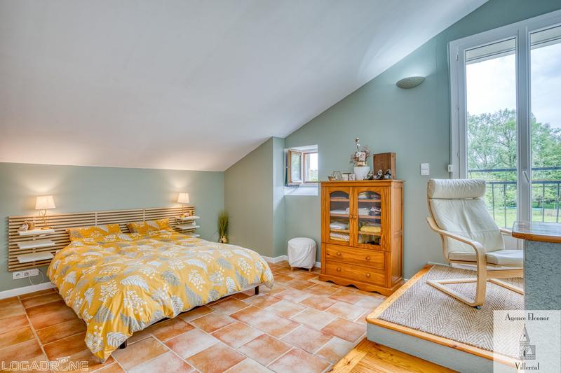 Maison traditionnelle - 315 m² - 10 pièces