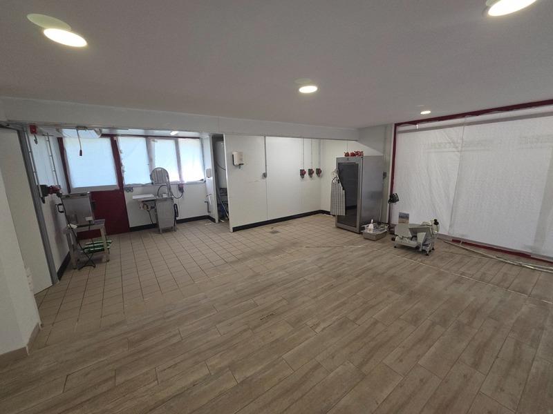 Local commercial - 86 m² - 5 pièces