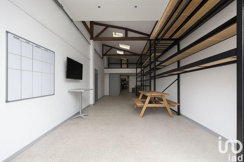 Local commercial - 242 m²