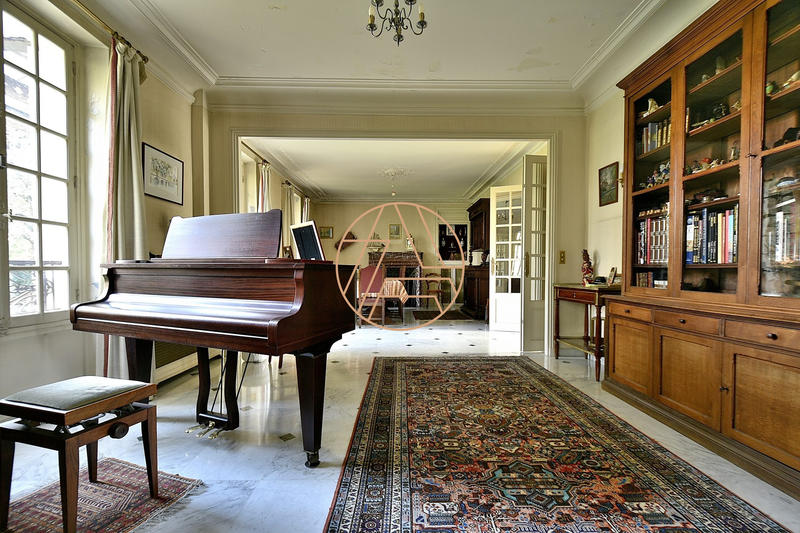 Maison - 203 m² - 9 pièces