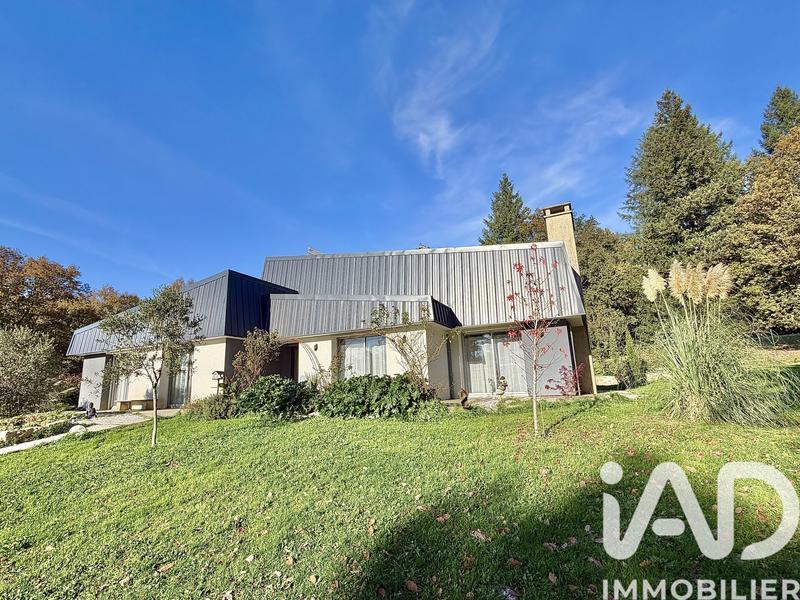 Maison - 217 m² - 8 pièces