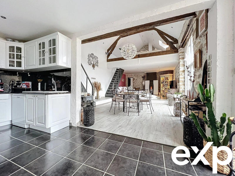 Maison - 285 m² - 8 pièces